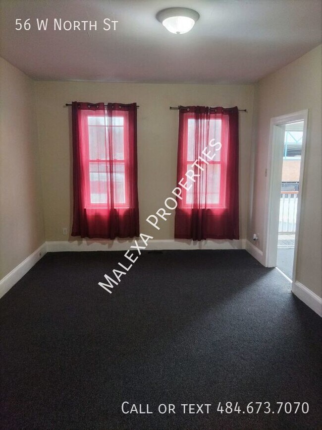 Building Photo - 3 Bedroom 2 bathroom Twin walking distance...