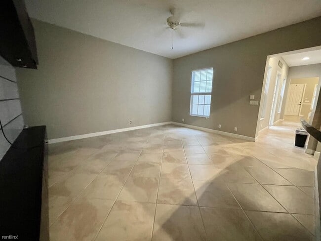 Building Photo - 3 br, 2.5 bath Townhome - 8339 NW 7th Ter