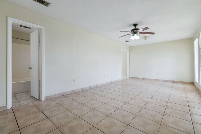 Foto del edificio - 141 N Betty Ln