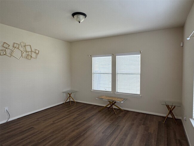 Foto del edificio - 4030 Mossy Pl Ln