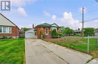 Building Photo - 287 Montrose Ave