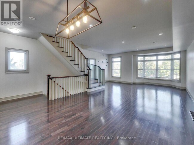 Building Photo - 62 Monclova Rd