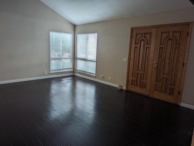 Foto del edificio - 18613 Jeffrey Ave