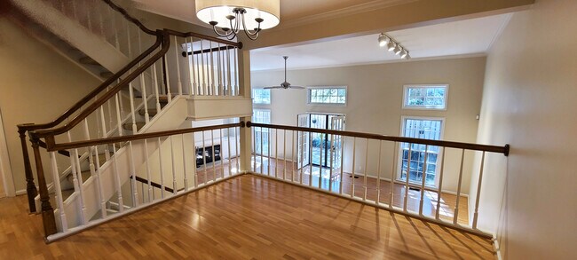 Building Photo - 401 Bowling Ave