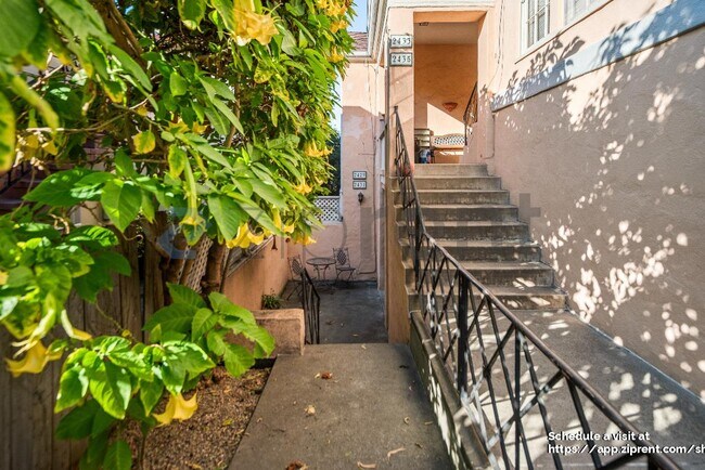 Foto del edificio - 2429 Ivy Dr