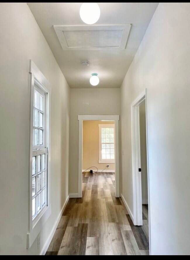 Pasillo - 2611 4th Ave