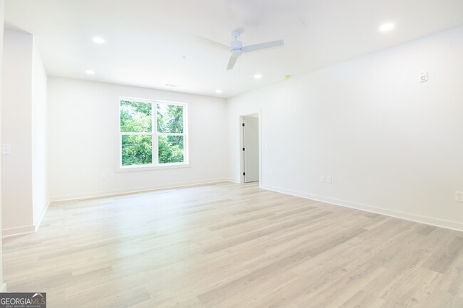 Foto del edificio - 240 Martha Dr