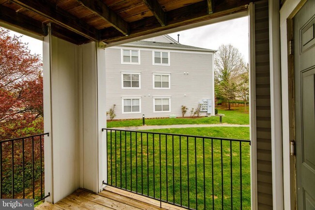 Building Photo - 10022 Vanderbilt Cir