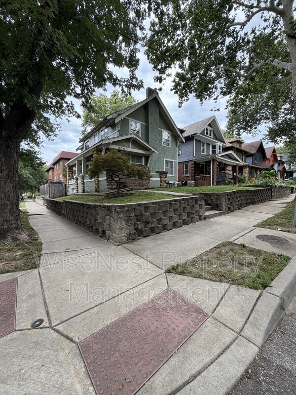 Building Photo - 800 E 41st St