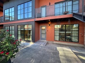 Building Photo - 400 E 30th St