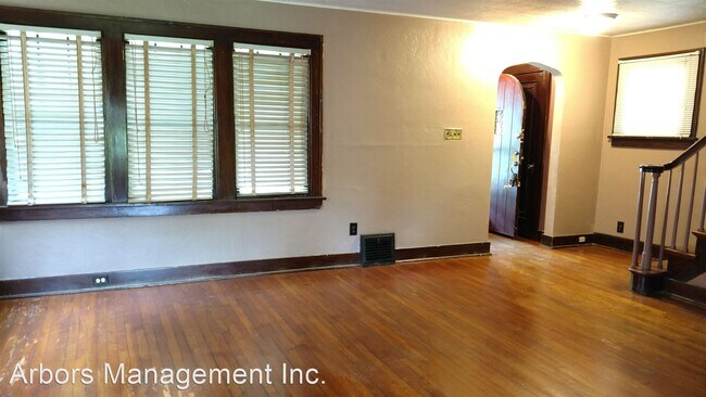 Building Photo - 3 br, 1 bath House - 1949 McNary Blvd.