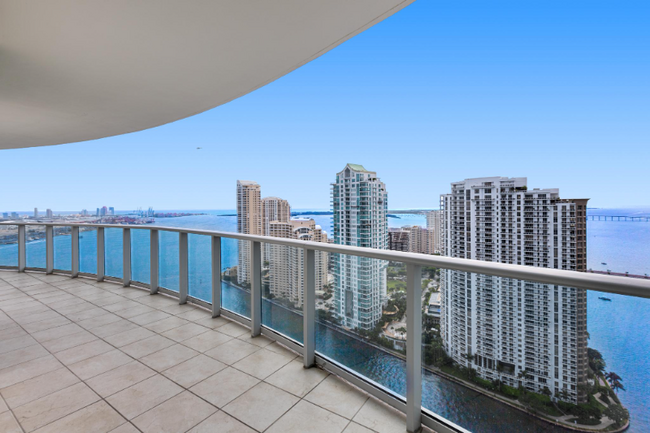 Foto del edificio - 300 S BISCAYNE Blvd