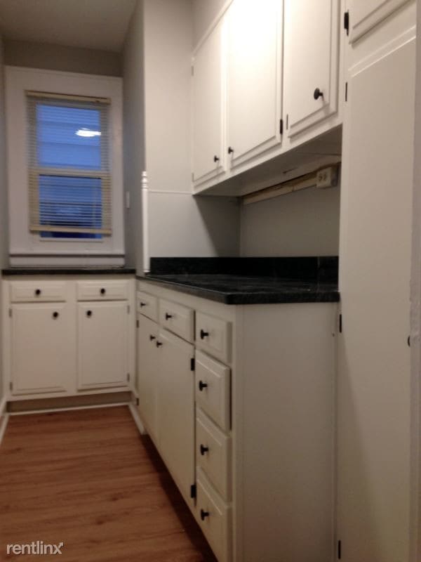 Building Photo - 117 Maltby St