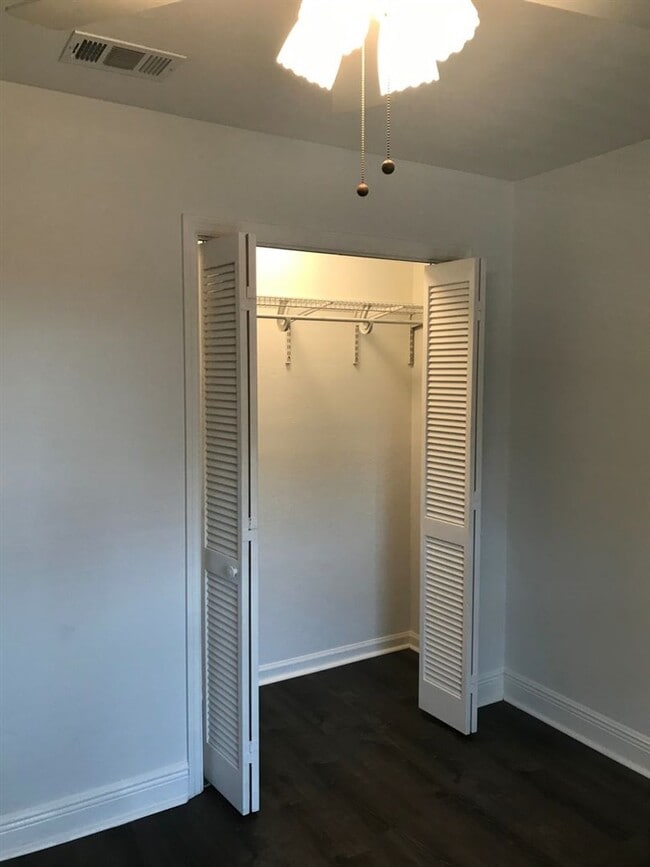 Building Photo - 152 Locke St