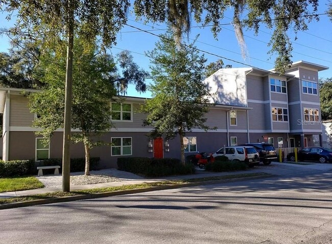 Building Photo - 204 NW 18th St