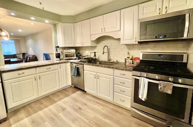 Building Photo - 2 bedroom in Chicago IL 60630