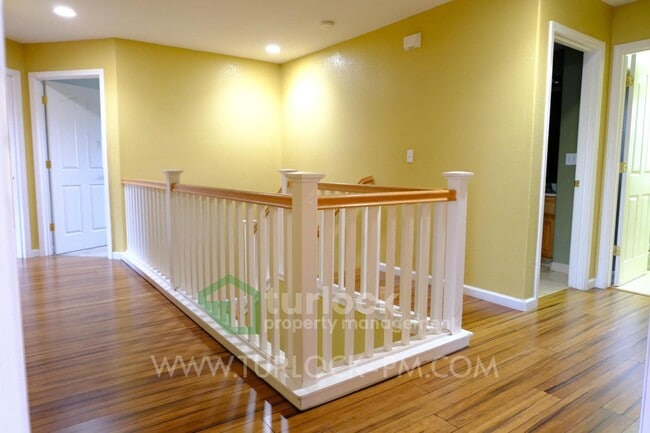 Building Photo - 3910 Mira Sol Dr