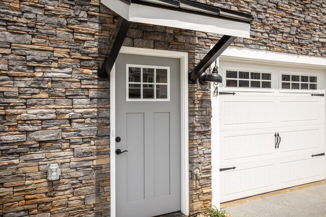 Building Photo - Spacious End Unit Luxury Townhome! Outstanding Location!