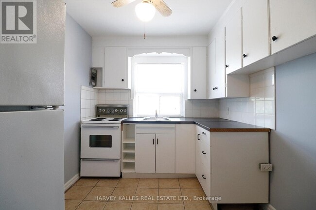 Building Photo - 2434 Keele St