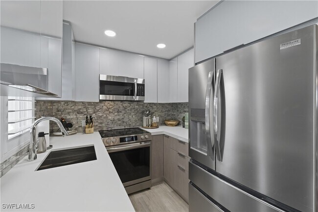 Foto del edificio - 609 12th Ave S