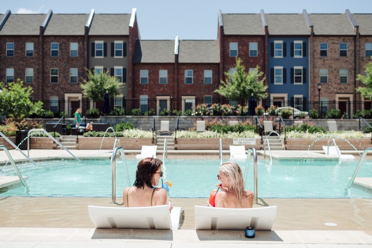 Piscina inspirada en un resort - LC Mount Juliet