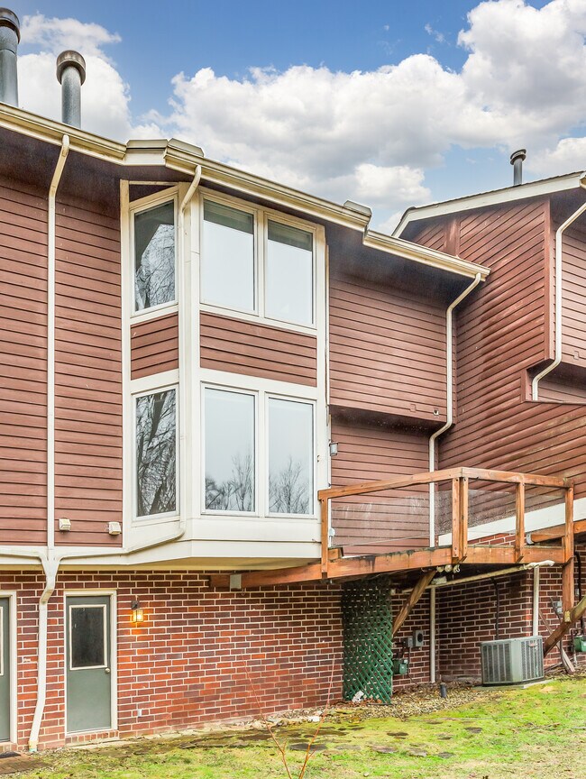 Building Photo - 6723 Old Royalton Rd