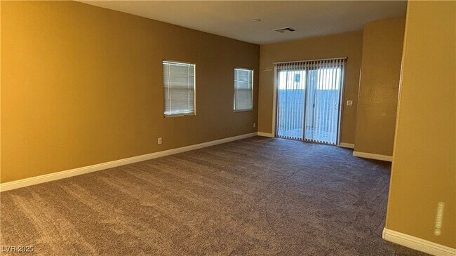 Foto del edificio - 9473 Alma Ridge Ave