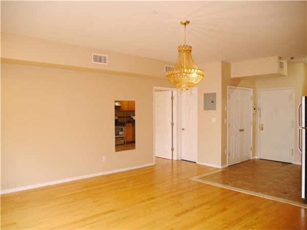 Foto del edificio - 1392 E 18th St