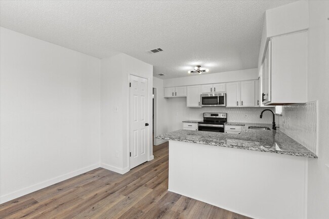 Building Photo - 5310 Vagas Dr