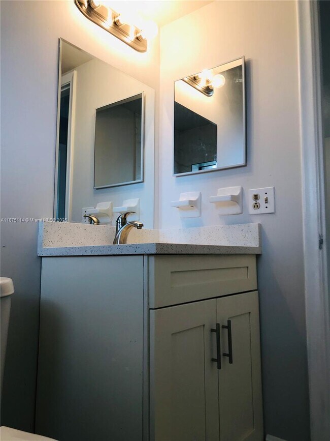 Building Photo - 2 bedroom in Pembroke Pines FL 33024