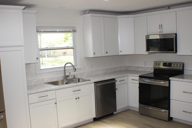 Building Photo - 3193 Carriage Ln