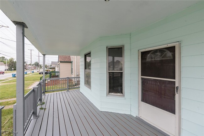 Building Photo - 1226 W Erie Ave