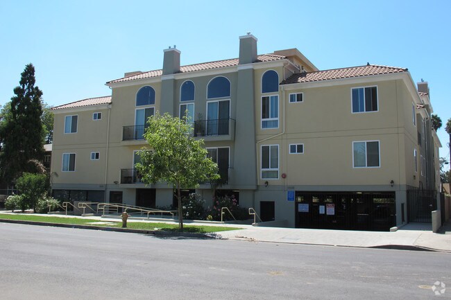 Building Photo - 14628 Sylvan St