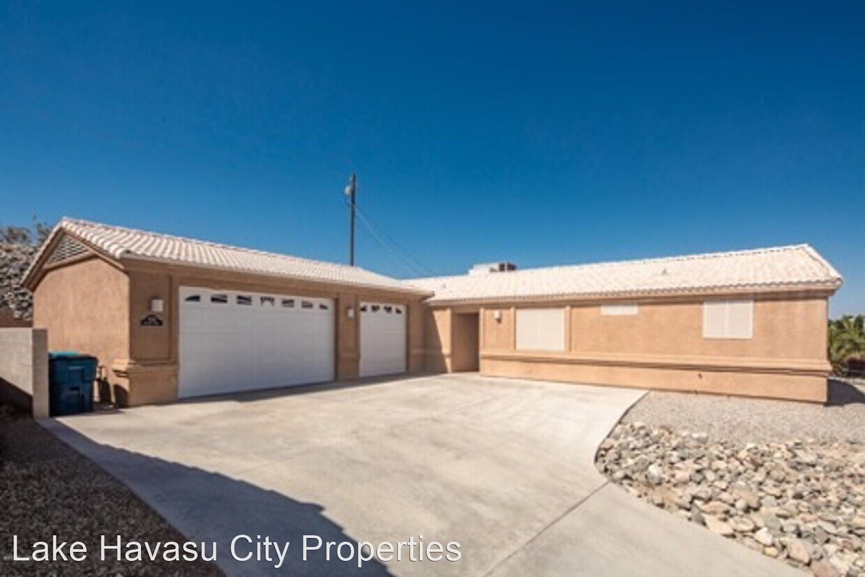 Foto principal - 3 br, 2 bath House - 3332 Palmtree Dr.