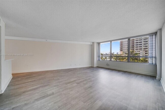 Foto del edificio - 1500 Bay Rd