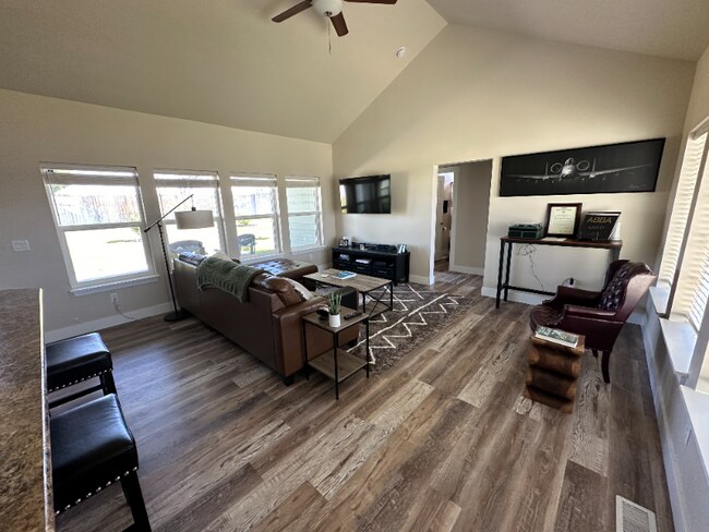 Foto del edificio - 1600 NE Cinder Loop