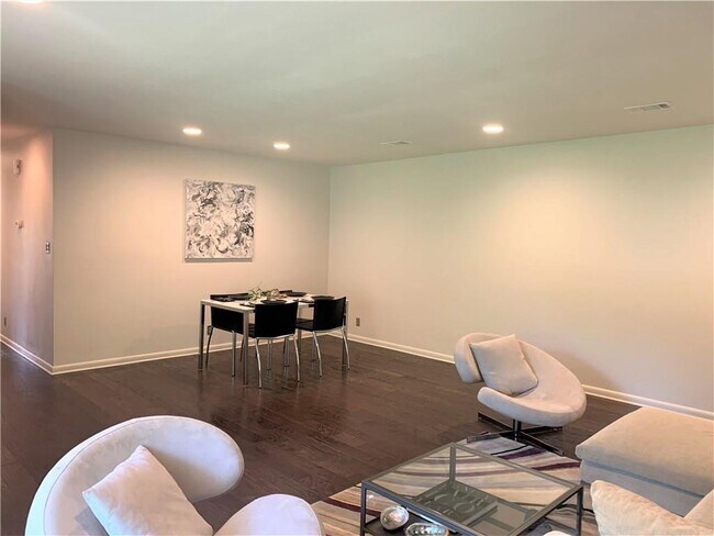 Foto del edificio - 2802 Warren St