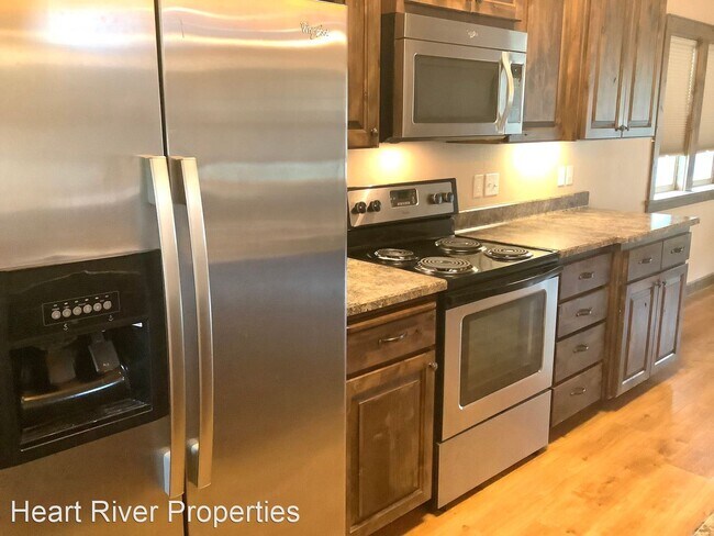 Foto del edificio - 4 br, 3 bath House - 153 Central Ave