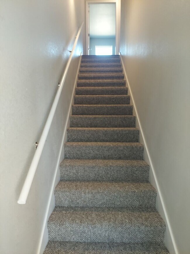 Building Photo - Beautiful New Townhomes in Alma! **MOVE IN...