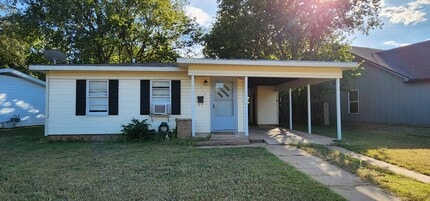 Building Photo - 117 Austin St