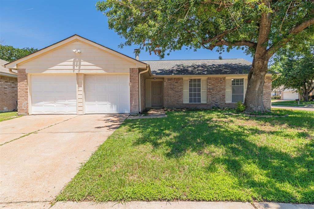 Primary Photo - 16702 Pebbleglen Dr