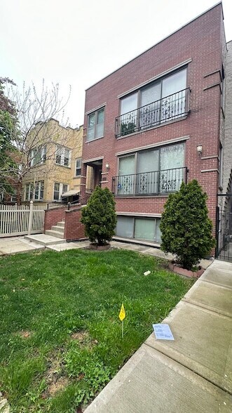 Foto del edificio - 5523 N Sawyer Ave