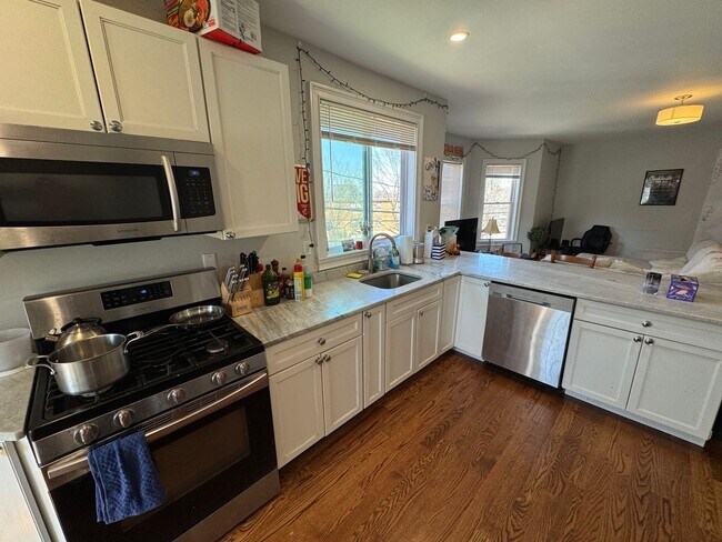 Foto del edificio - HOT SOMERVILLE LISTING!!!!!