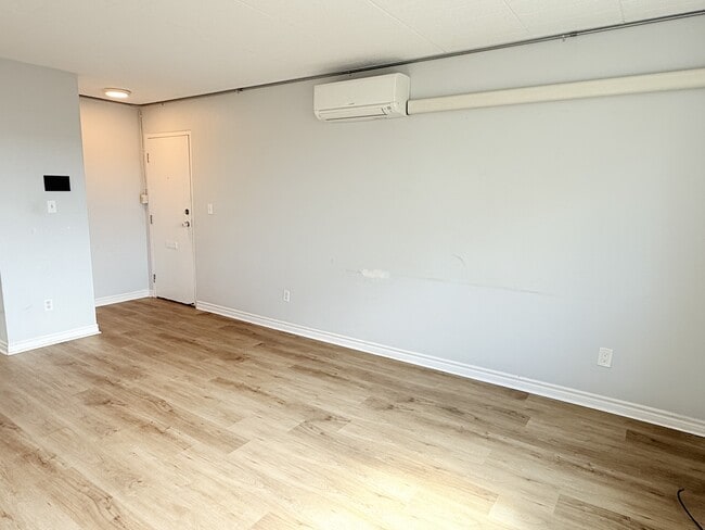 Building Photo - 360 Tecumseh Rd W