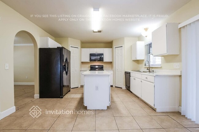 Foto del edificio - 3223 Scenic Woods Dr