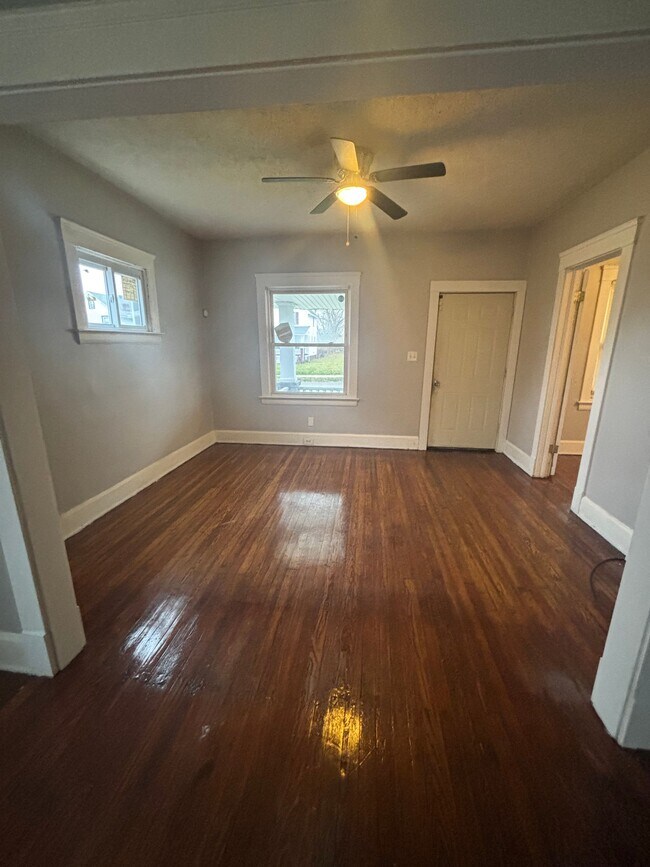 Foto del edificio - 3470 E 125th St