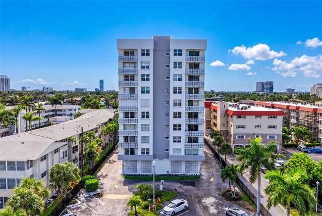 Foto del edificio - 3113 S Ocean Dr