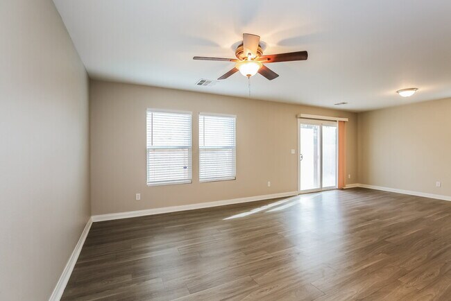 Foto del edificio - 7942 Bliss Hill Ct