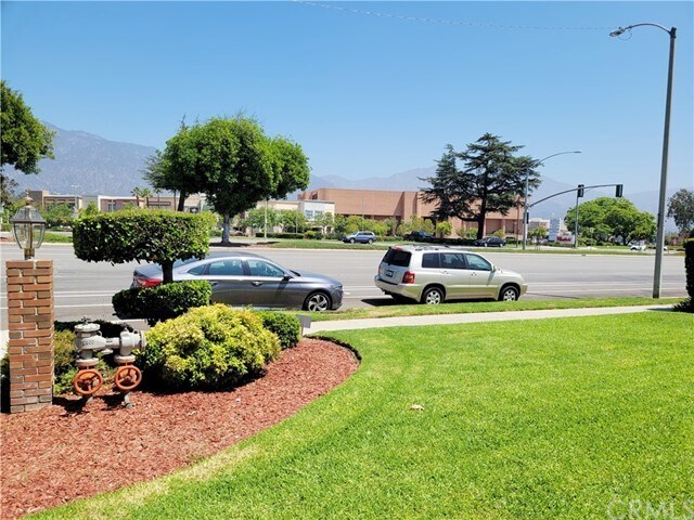 Foto del edificio - 642 W Huntington Dr