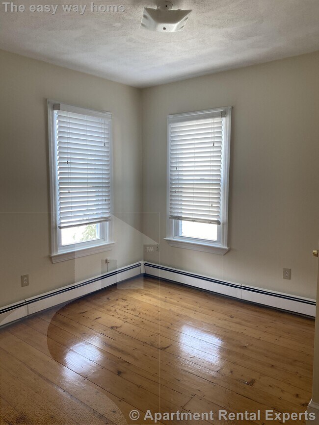 Building Photo - 372 Medford St
